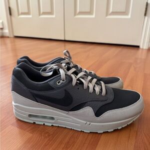 Men’s Nike Air Max 1 size 11.5

Gently used. Worn a couplee times
